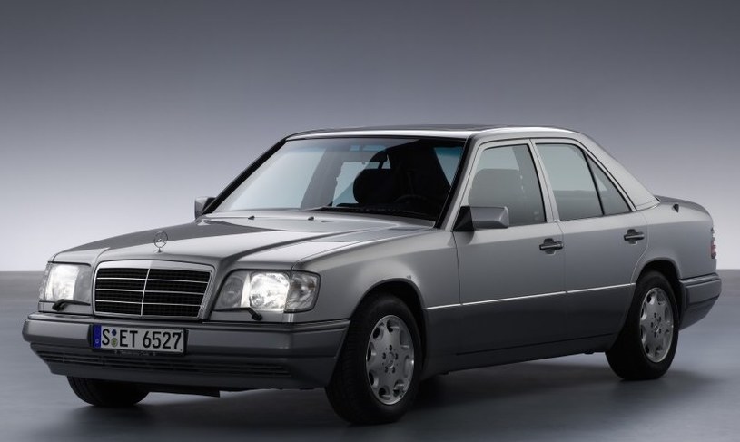 Pierwszy z Mercedesów faktycznie nazwany "klasa E", czyli W124 po face liftingu /Informacja prasowa