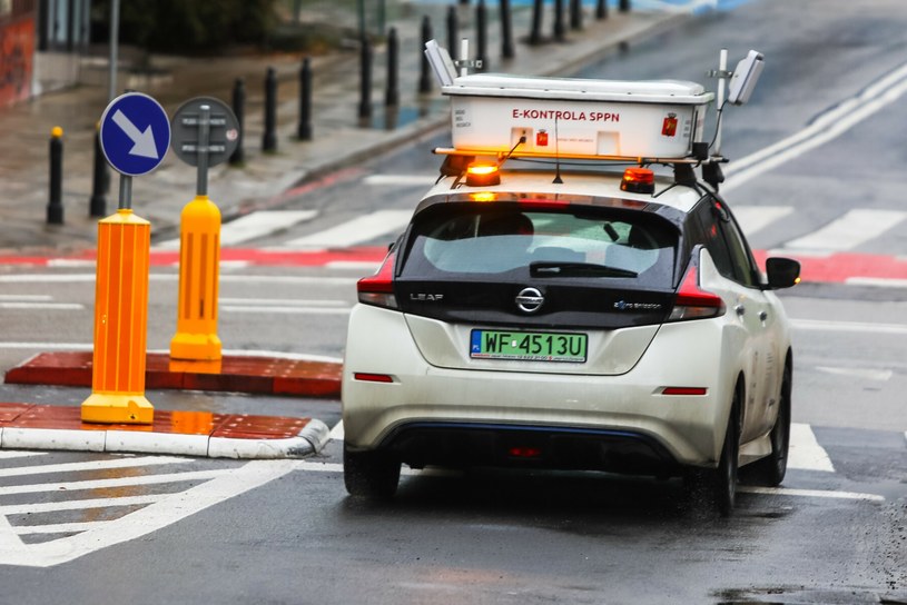 Pierwszy z Nissanów Leaf zakupiony do e-kontroli kierowców w SPPN w Warszawie przejechał już 100 tys. km i "zarobił" 38 mln zł /Adam Burakowski/REPORTER /Agencja SE/East News