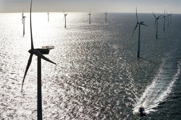 Pierwszych morskich farm wiatrowych możemy się spodziewać w Polsce w ciągu najbliższych 10 lat /AFP