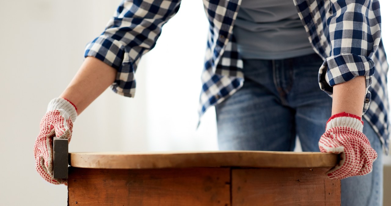 Pierwszym meblem w nowym domu powinien być stół. /123RF/PICSEL