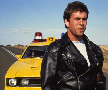 Pierwszym światowym sukcesem Gibsona okazała się trylogia "Mad Max" (1979-1985). Wykreował w niej kultową dziś postać byłego policjanta, przemierzającego postapokaliptyczną Australię w poszukiwaniu wody i paliwa. W historii kina szczególnie zapisała się druga część cyklu, o podtytule "Wojownik szos" (1981), w której w finałowej sekwencji tytułowy bohater ucieka cysterną przed gangiem motocyklistów. Sukces tych filmów umożliwił Gibsonowi karierę w Stanach Zjednoczonych.