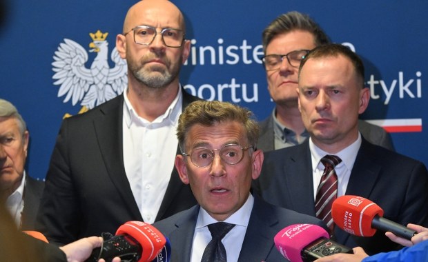 Piesiewicz wzywany do dymisji. Związki sportowe wydały oświadczenie