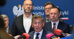 Piesiewicz wzywany do dymisji. Związki sportowe wydały oświadczenie