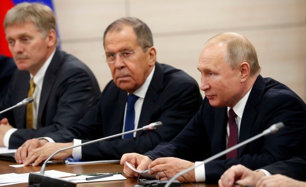 Pieskow jedno, Ławrow drugie. Chodzi o zawieszenie broni w Ukrainie