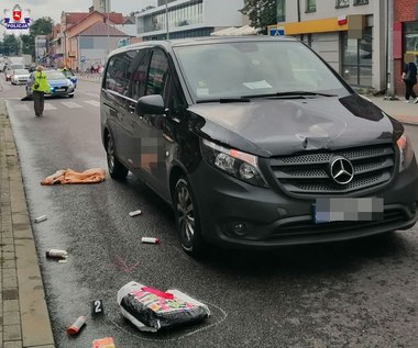 Piesza wbiegła pod karawan. Kierowca stracił prawo jazdy