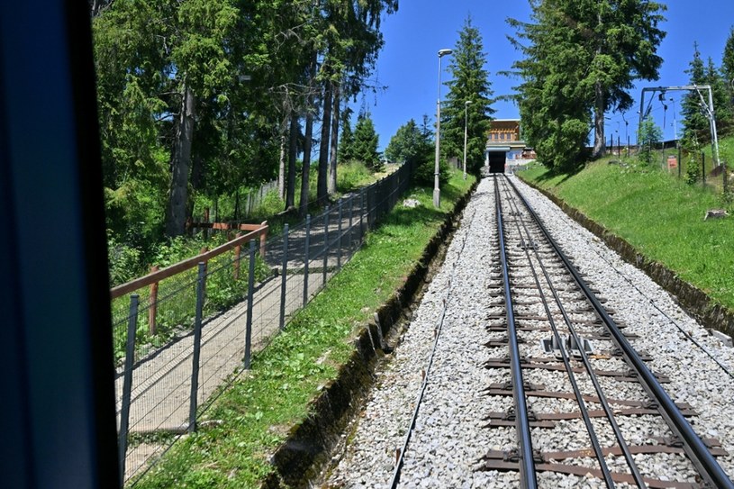 Pieszy szlak na Gubałówkę, wzdłuż kolei linowo-terenowej ponownie bezpłatny /pawel murzyn /East News