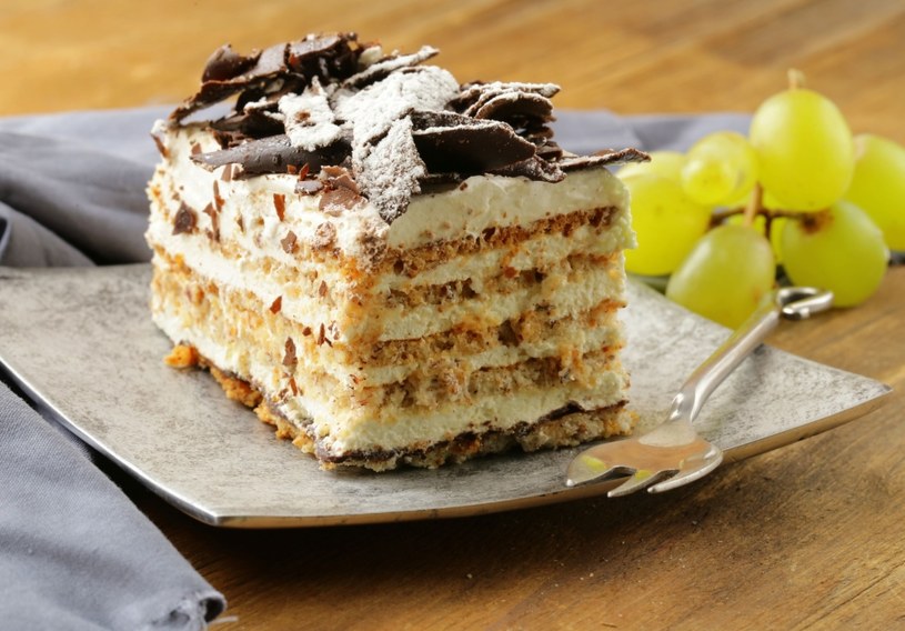 Piętrowa pokusa z masy kajmakowej na herbatnikach /123RF/PICSEL