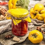 Pigwa do herbaty: Przepis bijący na głowę tradycyjny napar z cytryną