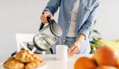 Pij codziennie na czczo, koniecznie na ciepło. Trawienie się poprawi, łatwiej będzie schudnąć
