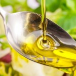 Pij łyżkę przed śniadaniem, stłuszczona wątroba będzie wdzięczna. Dla skóry jest jak kolagen