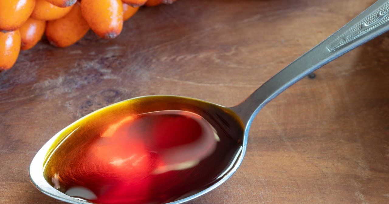 Pij łyżkę tego oleju dziennie. Wspiera serce, zbija cukier i cholesterol /Madeleine Steinbach /Canva Pro
