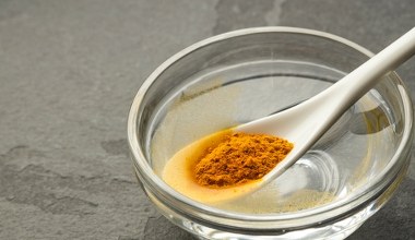 Pij rano zamiast wody z cytryną. Oczyścisz organizm, a zbędne kilogramy znikną