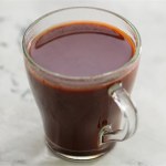 Pij szklankę dziennie, by jelita i wątroba dobrze pracowały. Wspiera zdrowie kości, dodaje skórze blasku