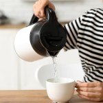 napoje Pij z wodą tuż po przebudzeniu. Dobrze się nawodnisz, cukier szybko unormuje, metabiozom przyspieszy