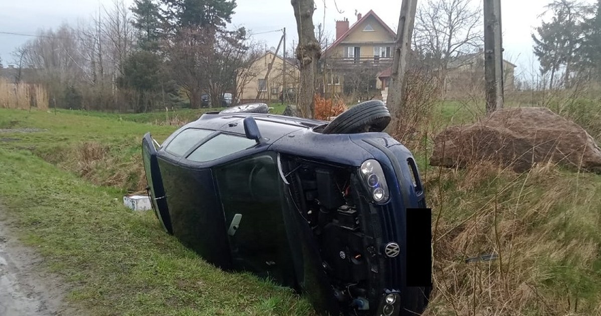 Pijacka jazda zakończona w rowie /Policja