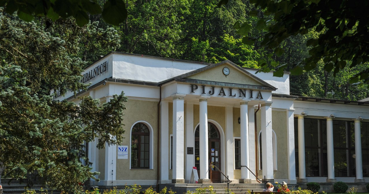 Pijalnia wód mineralnych w Dusznikach-Zdroju. Tutaj napijemy się "Pieniawy Chopina" /GERARD/REPORTER /East News