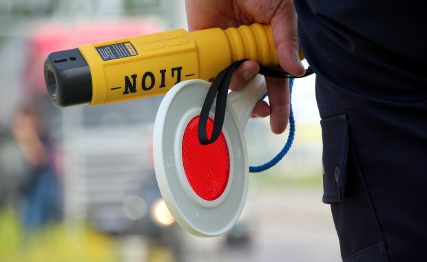 Pijana kobieta prowadziła auto, pasażer był poszukiwany