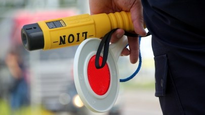 Pijana kobieta prowadziła auto, pasażer był poszukiwany