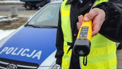 Pijana para za kółkiem. Zmieniali się podczas jazdy, oboje bez prawa jazdy 