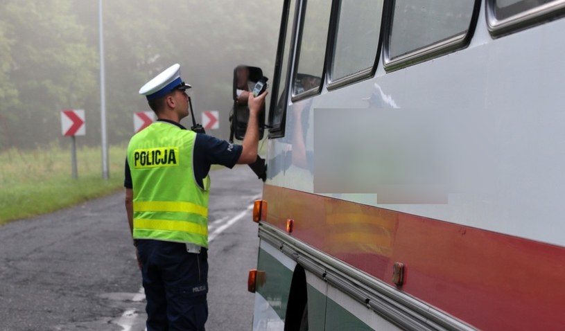 Pijani bywają nawet kierowcy autobusów... /Piotr Jędzura /Reporter
