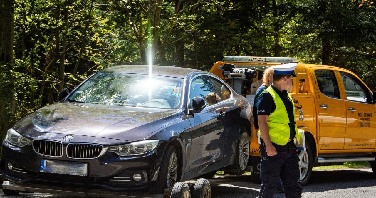 Pijani kierowcy nie tylko stracą auta. Zapłacą też za odholowanie i parkowanie pojazdu. Ciąży też na nich obowiązek posiadania polisy OC, nawet jeśli samochód trafił na policyjny parking /Piotr Korczak/REPORTER /Agencja SE/East News