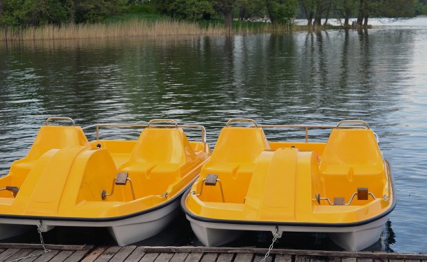 Pijani rodzice pływali rowerem wodnym z 9-letnim synem