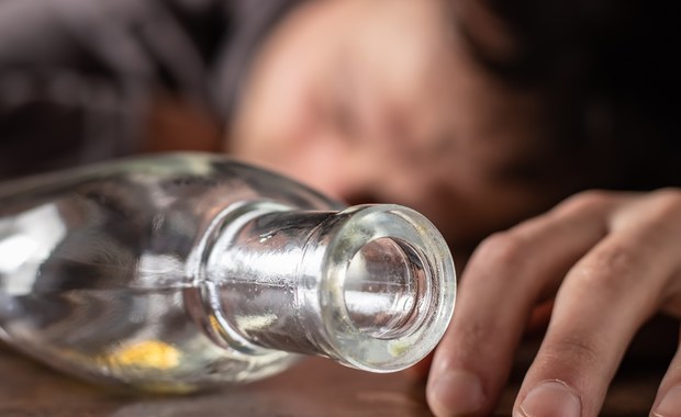 Pijany 31-latek leżał na szlaku turystycznym w rejonie Łysej Polany