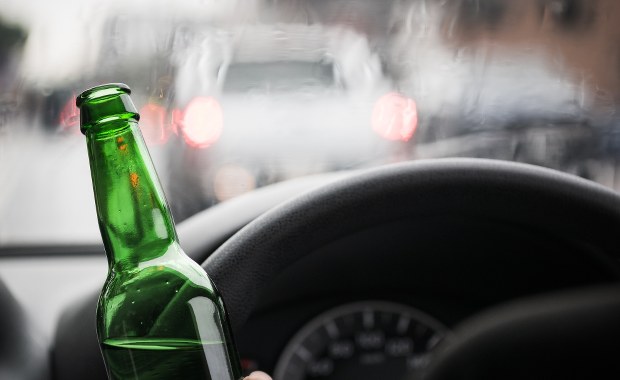 Pijany 38-latek za kierownicą. Miał pięć sądowych zakazów prowadzenia