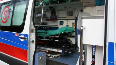 Pijany 54-latek pobił ratowników w karetce i zniszczył kosztowany sprzęt