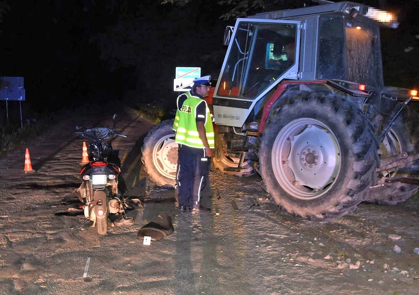Pijany 75-latek ciężko ranny po tym jak wjechał skuterem w traktor