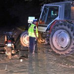 Pijany 75-latek ciężko ranny po tym jak wjechał skuterem w traktor