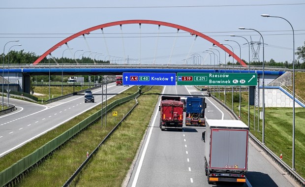 Pijany autostopowicz w jednym bucie. Niebezpieczna sytuacja na A4