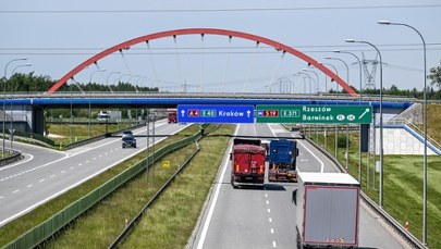 Pijany autostopowicz w jednym bucie. Niebezpieczna sytuacja na A4