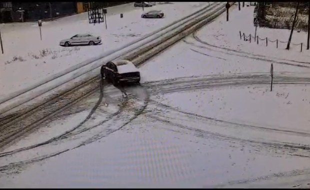 Pijany driftował swoim autem ulicami miasta i zderzył się z radiowozem 