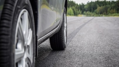 Pijany i pijana. Uczył ją jeździć samochodem  