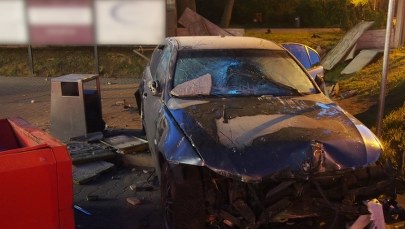 Pijany kierowca bmw wjechał w myjnię samochodową [FILM]