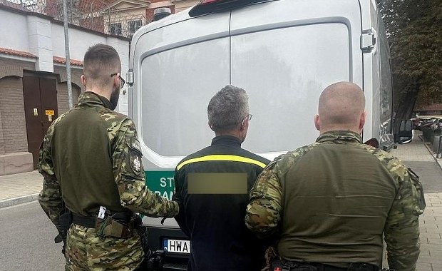 Pijany kierowca, fałszerz i dłużnik. Jednego dnia zatrzymani na krakowskim lotnisku  