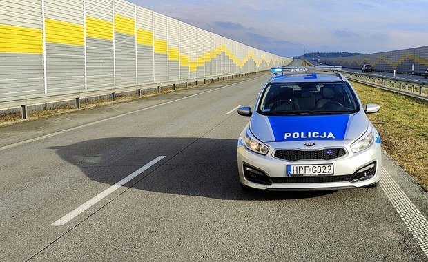 Pijany kierowca spał w aucie na drodze ekspresowej