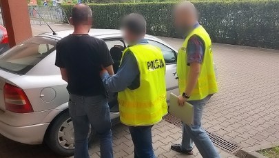 Pijany kierowca uciekał chodnikiem  