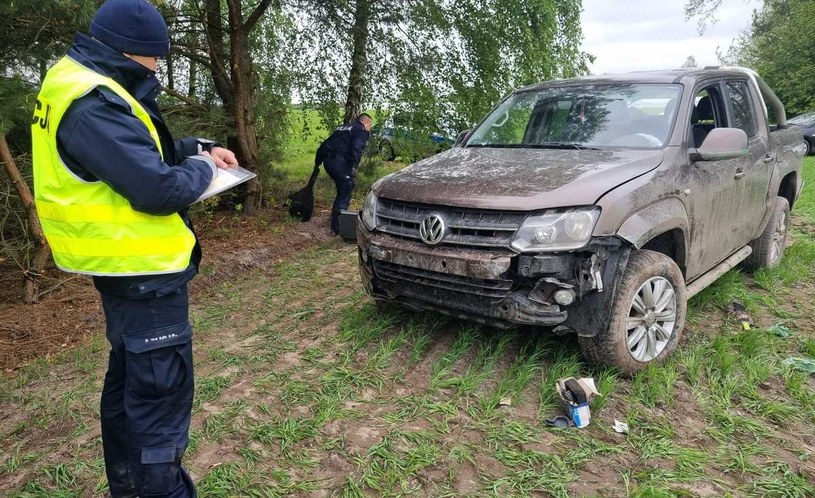 Pijany kierowca Volkswagena Amaroka uciekał przez trzy powiaty /Policja