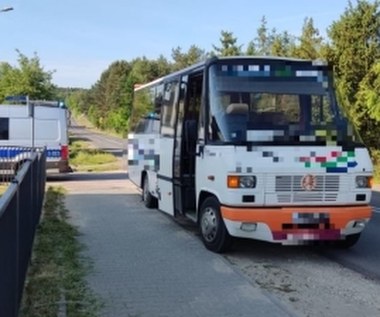 Pijany kierowca wiózł do szkoły 15 dzieci. Dwa dni wcześniej też prowadził "pod wpływem"