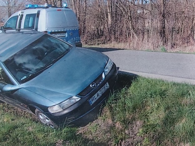 Pijany kierowca zakończył jazdę w przydrożnym rowie /KPP ŁAŃCUT /Policja