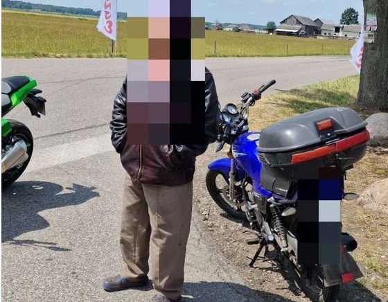 Pijany motorowerzysta wjechał na trasę Mistrzostw Polski w Kolarstwie Szosowym /Policja