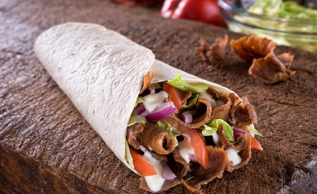 Pijany ojciec jechał z synem do restauracji. Spowodował kolizję