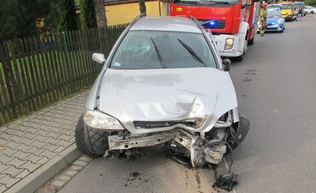 Pijany ojciec odwoził dziecko do szkoły. Spowodował kolizję
