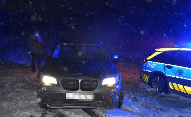 Pijany ojciec z małymi dziećmi uciekał przed policją