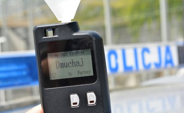 Pijany policjant spowodował kolizję i uciekł