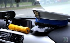 Pijany, poszukiwany i z zakazem prowadzenia, prowadził samochód