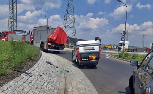 Pijany spowodował wypadek. Samochód dachował, ranna została kobieta