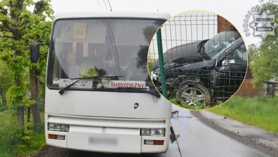 ​Pijany staranował szkolny autobus, w środku były dzieci. ZDJĘCIA